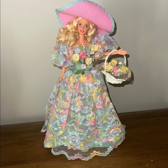 Spring Bouquet Barbie, 1994 - Picture 1 of 6